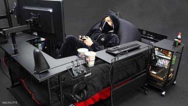 سرير خاص بمدمني الألعاب الإلكترونية يثير الكثير من الجدل