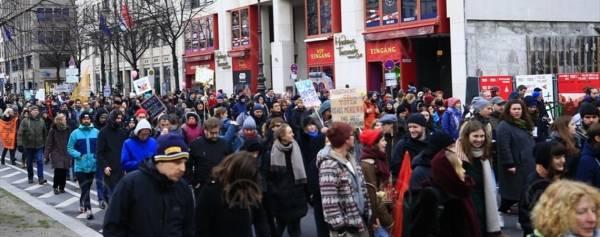 آلاف في برلين يطالبون أوروبا بفتح أبوابها أمام اللاجئين