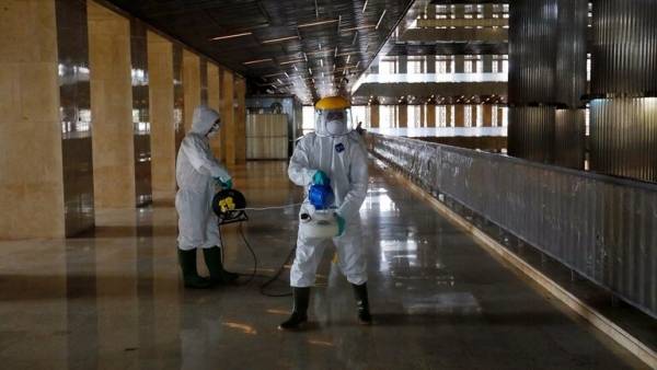 فيروس كورونا قد يؤدي إلى إصابة الرجال بالعقم!