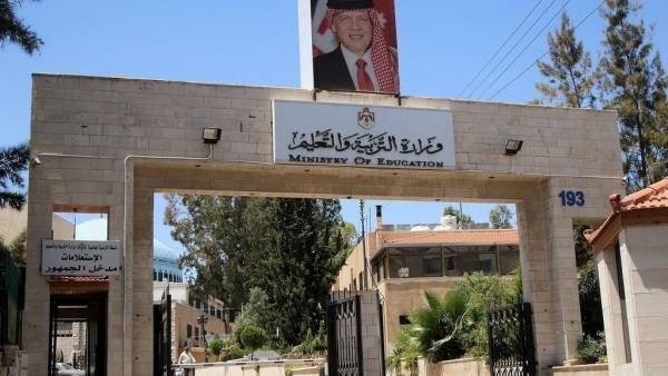 التربية: إجازة للمعلمين والمعلمات طيلة فترة تعليق الدوام المدرسي