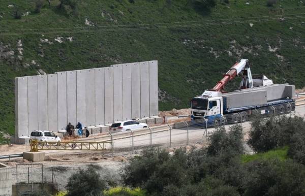 بالصورإسرائيل تبدأ تبطبيق خارطة صفقة القرن