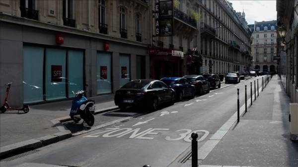 فرنسا تعلن بدء الحرب على كورونا بحظر التجوال