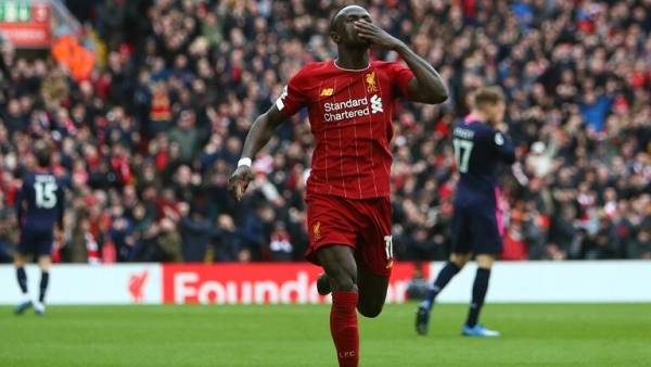 لفتة إنسانية رائعة لماني تجاه المصابين بكورونا (فيديو)