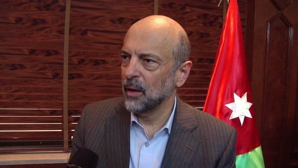 الكورونا تنقذ حكومة الرزاز