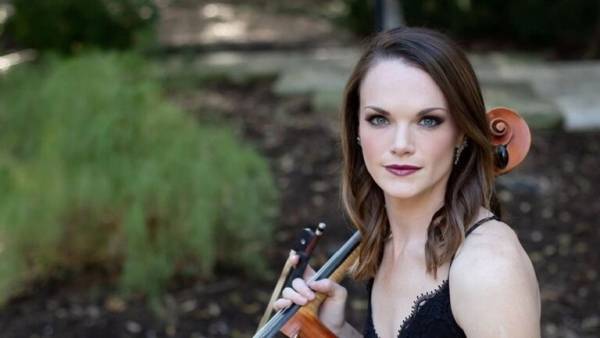 بعد أزمة ورق التواليت.. عازفة تشيلو تستخدمه بشكل مبتكر (فيديو)