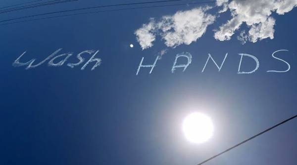 فيديو انتشر بقوّة.. رجال شرطة في الهند يؤدون رقصة ”غسل اليدين“