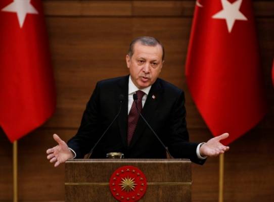 أردوغان يطالب الأتراك بالبقاء في منازلهم ويعلن عن حزمة بقيمة 15 مليار دولار لدعم الاقتصاد