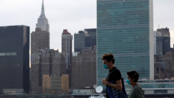 كورونا يحصد أرواح أكثر من 4 آلاف في أيطاليا ويجبر 60 مليون أمريكي على ملازمة بيوتهم