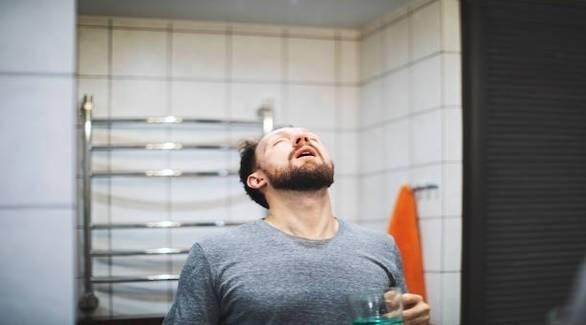 الغرغرة بالماء والملح لا تقتل فيروس كورونا