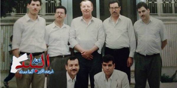 صورة لوزير الصحة وهو في ال ٢٠ من عمره مع والده