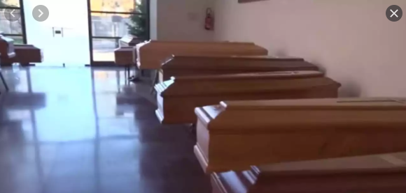 توابيت تملأ كنيسة مستشفى إيطالي والأطباء لا يزالون يصارعون من أجل حياة المصابين بكورونا