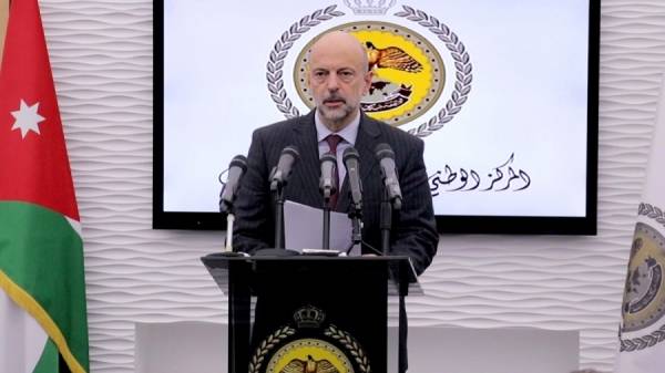 رئيس الوزراء يطلب من أمانة عمان والبلديات مهام توزيع المياه والخبز والمواد الأساسية