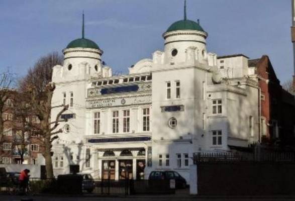 (بريطانيا تتراجع عن حرق جثامين كورونا)