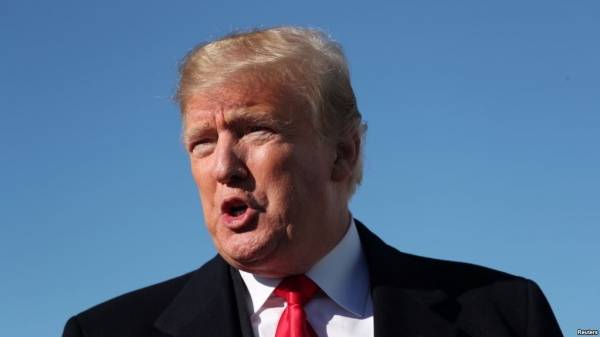 وفاة أمريكي بعد تناول دواء مضاد للملاريا وصفه ترامب بأنه علاج محتمل لفيروس كورونا .. تفاصيل