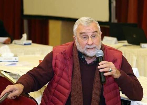 لأول مرة .. ليث شبيلات يشيد بحكومة الرزاز