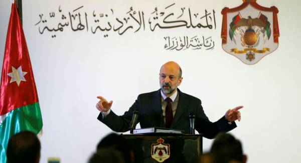 الرزاز يعلن ساعات وشروط التجول والتسوق (فيديو)