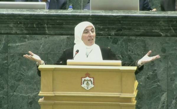 طهبوب تتبرع بنصف مكافئتها لوزارة الصحة