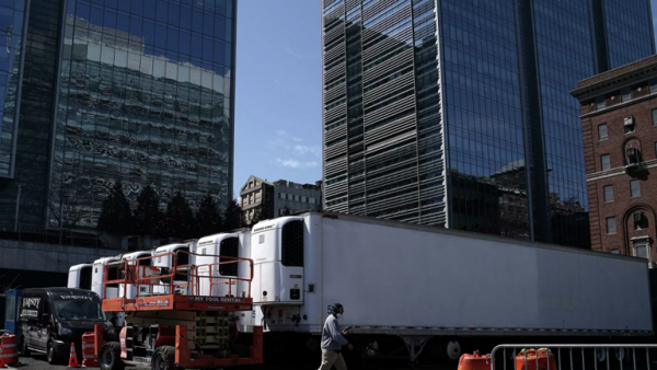 نشر شاحنات مبردة لحفظ الجثث في شوارع نيويورك تحسبا لفتك كورونا (صور)