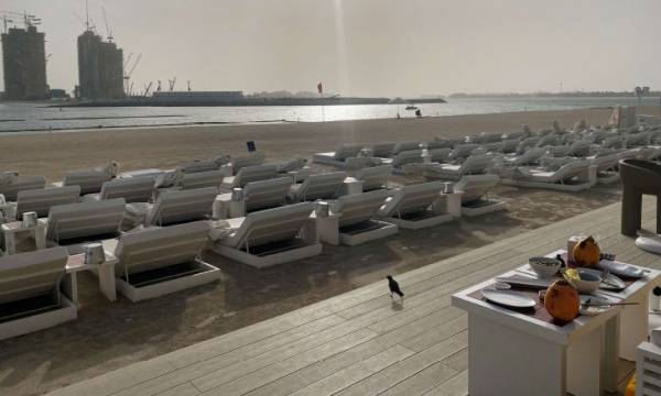 دبي تتأهب لضربة مالية مع تعثر قطاعها السياحي وتجدد المخاوف القديمة بشأن الديون