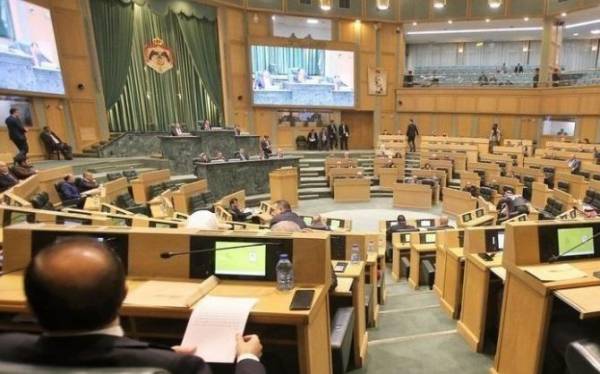 النواب يتبرع بـ100 ألف للعمالة المتضررة