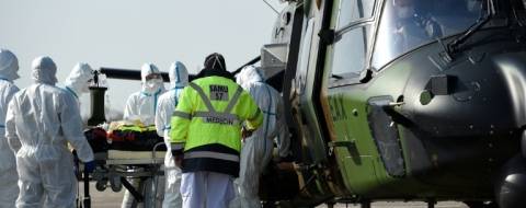 كورونا.. فرنسا تنقل مصابيها إلى ألمانيا للعلاج