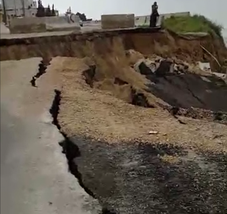 انهيار وتصدع على طريق ناعور البحر الميت بطول 400 متر