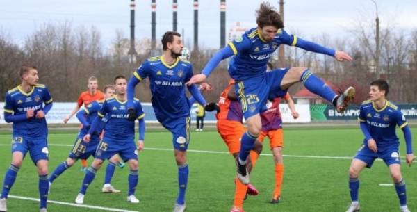 كرة القدم مستمرة بشكل طبيعي في بيلاروسيا رغم فيروس كورونا