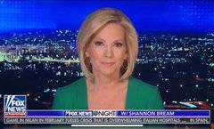 بسبب فيروس كورونا .. مذيعة تقدم نشرة الأخبار من غرفة النوم (فيديو)