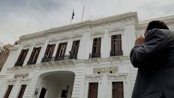 أول وفاة لطبيب مصري بكورونا