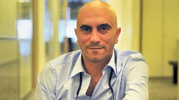 مستشار سابق لأردوغان يعلن ردّته عن الإسلام