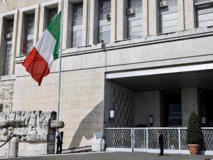 إيطاليا تنكس أعلامها حدادا على ضحايا كورونا