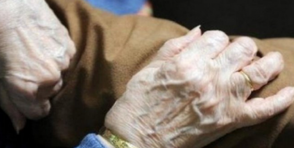 عمرها 100 عام وتتعافى من كورونا