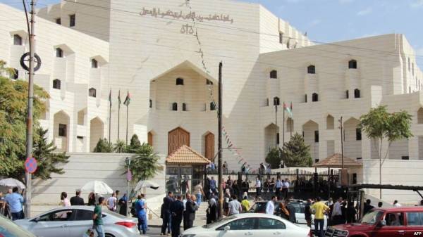 وزير العدل يشرح أمر الدفاع 5 وتجميد المدد القانونية بالعطلة