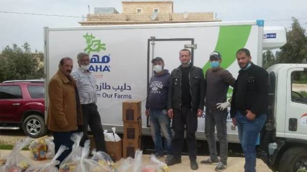 شركة الالبان الاردنية بالتعاون مع جمعية الكوم الأحمر للتنمية الاجتماعية توزع طرود غذائية للأسر المحتاجة