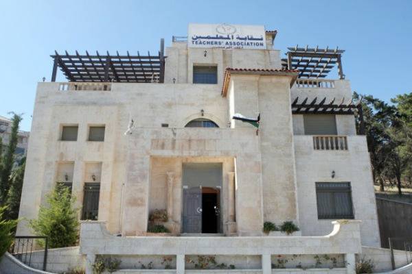 نقابة المعلمين تلوح باللجوء الى القضاء لتحصيل رواتب المعلمين في القطاع الخاص