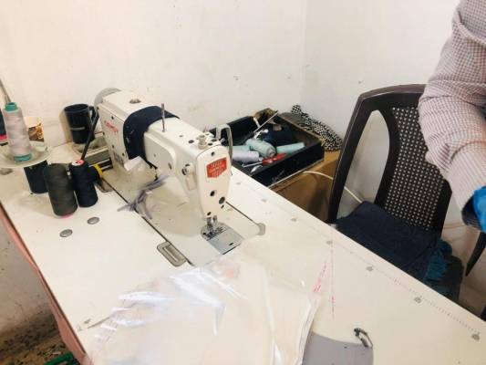 توقيف صانعي الكمامات المقلدة بالزرقاء