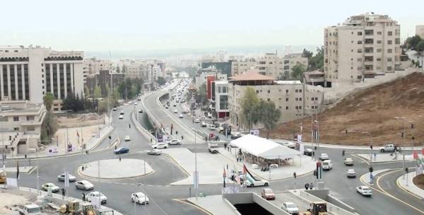 الرزاز يوافق على استئناف العمل بمشروعات الباص السريع