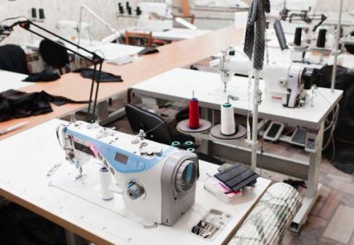 السماح لمصانع ألبسة بالعودة الى العمل