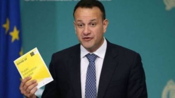 فيروس كورونا: رئيس الوزراء الأيرلندي يعود لممارسة الطب لمكافحة الوباء