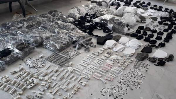 الامن الوقائي يضبط معملين يصنعان معقمات مقلدة في العاصمة والرصيفة ومشغل يصنع كمامات مقلدة في لواء الرصيفة