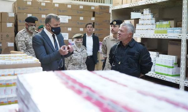 الملك يحث القطاعين العام والخاص على بذل الجهود لتوسيع القدرات المحلية لإنتاج الأدوية