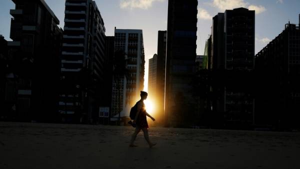 شابة برازيلية تقاوم مرضا نادرا حرمها من شفتين مكتملتين!