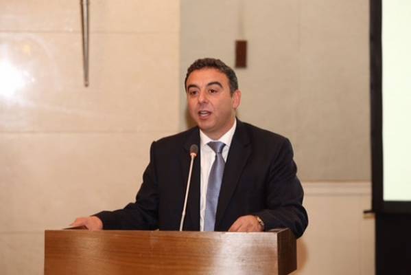 الخشمان: وزارة الصحة تفوقت..ويجب المباشرة المستعجلة في عمل القطاعات الانتاجية