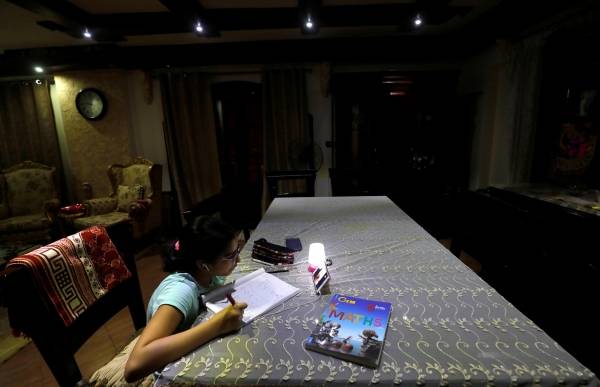 علماء: إغلاق المدارس لن يؤثر في السيطرة على كورونا