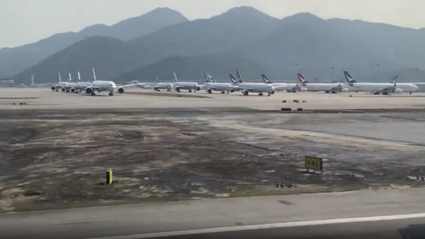 40  من طائرات العالم على الأرض.. ولا تجد مكاناً يؤويها