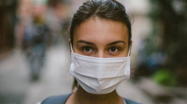 باحثون: فيروس كورونا يبقى حيا لمدة أسبوع على الكمامات