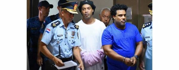 إطلاق سراح رونالدينيو.. وفرض إقامة جبرية عليه في فندق