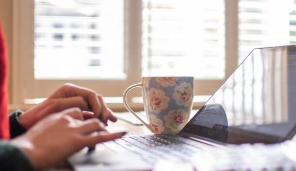 العمل في المنزل بسبب كورونا يهدد الصحة العقلية والبدنية