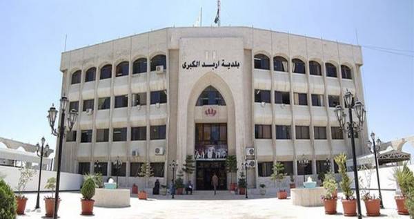 ايقاف موظّفين عن العمل ببلدية اربد لخرقهما حظر التجول
