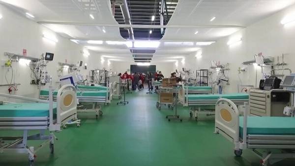 أطباء عسكريون روس يتولون علاج مرضى كورونا في إيطاليا